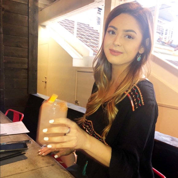 MEET YOUR POSHER, BRI! ❣️ - Picture 1 of 1